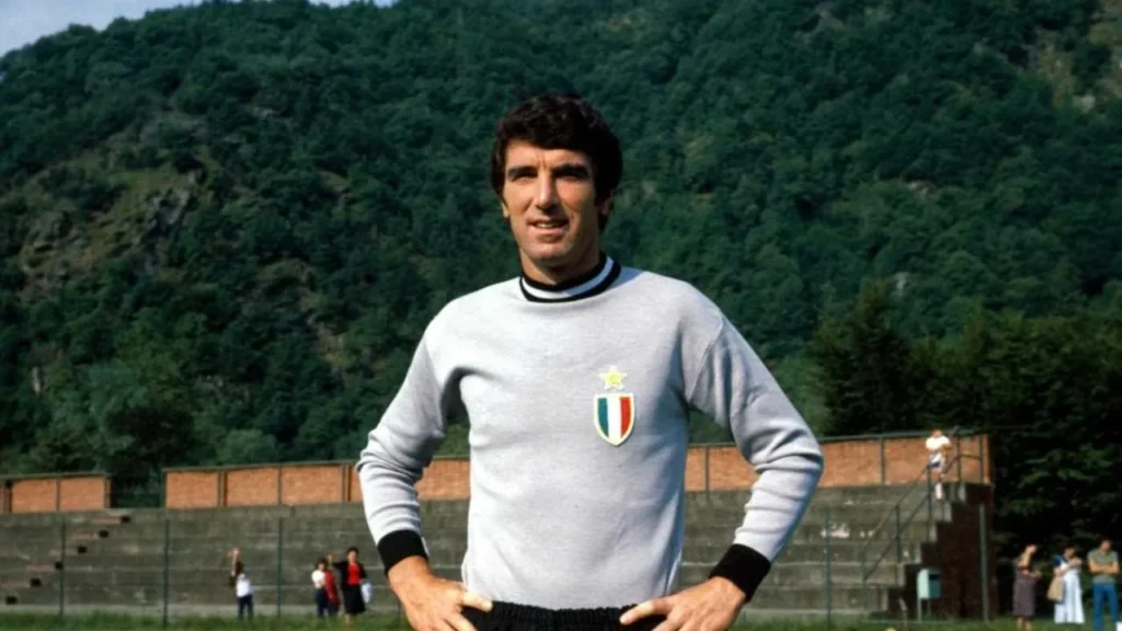 Dino Zoff (Ý/40 Tuổi 4 Tháng 13 Ngày)
